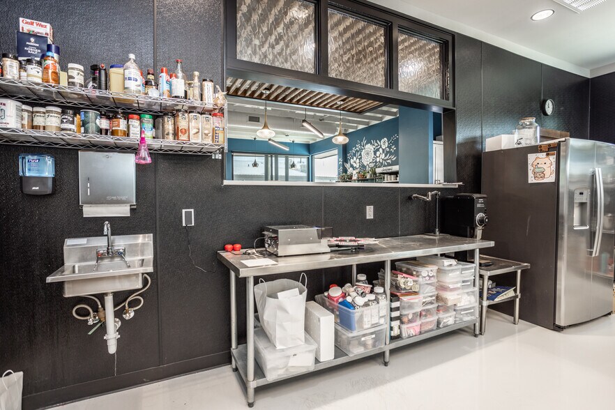 More Photos Of 211 N Weaver St, Gainesville Flex For Sale