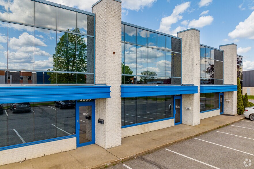 More Photos Of 2025-2037 Rue Michelin, Laval Light Distribution For Lease