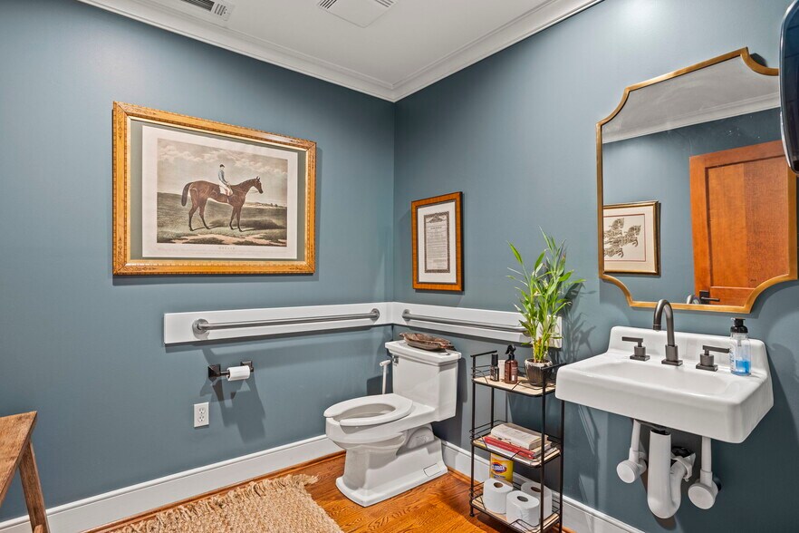More Photos Of 7 Henderson Rd, Greenville Office For Sale