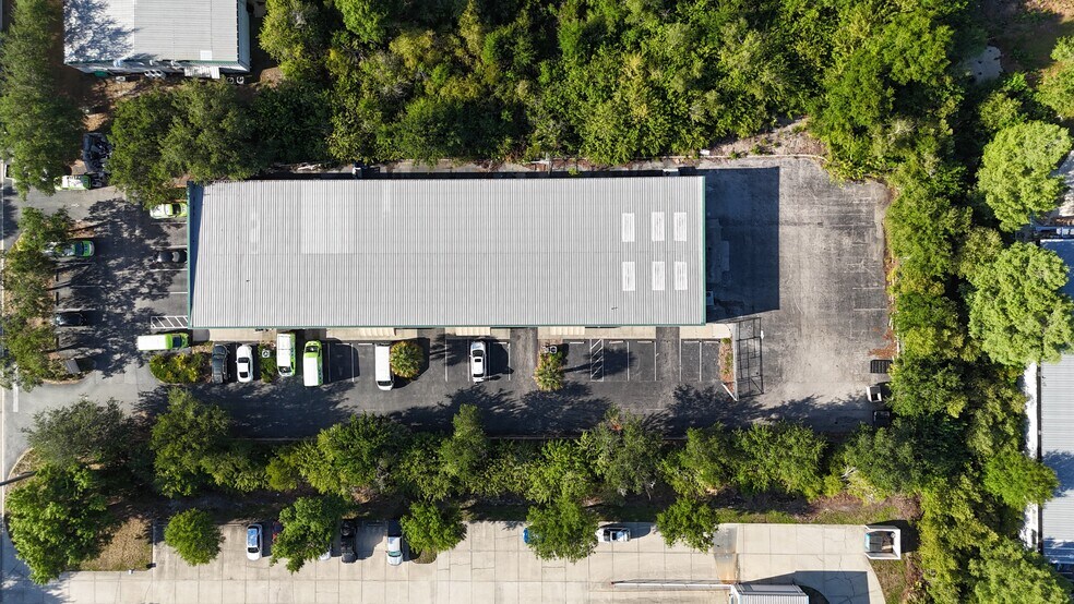 More Photos Of 1052-1060 Endeavor Ct, Nokomis Warehouse For Lease