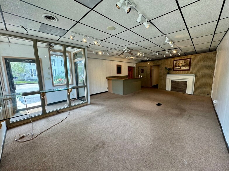 More Photos Of 194 Guy Park Ave, Amsterdam General Retail For Sale