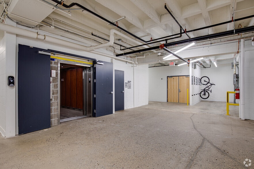 More Photos Of 2327 Wycliff St, Saint Paul Manufacturing For Lease