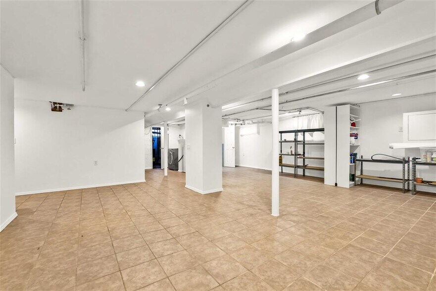 More Photos Of 3930 45th St, Sunnyside Apartments For Sale