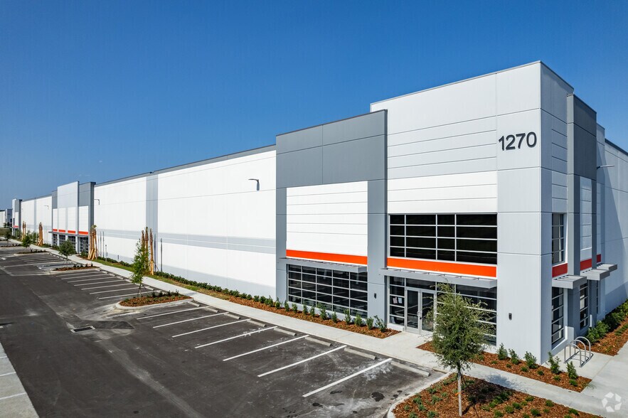 More Photos Of 1220 Ocoee Apopka Rd, Apopka Unknown For Lease