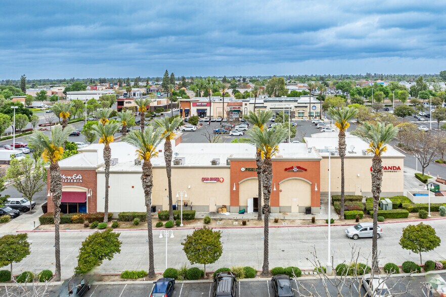 More Photos Of 4124-4134 S Mooney Blvd, Visalia Restaurant For Lease