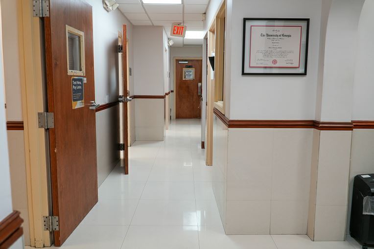 More Photos Of 9400 NW 58th St, Miami Veterinarian Kennel For Lease