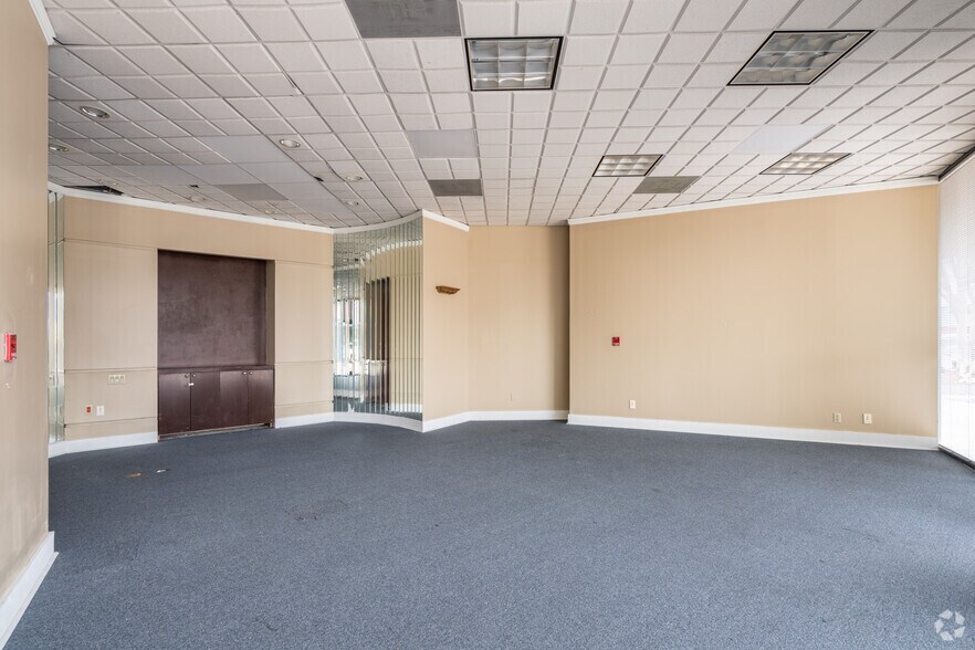 More Photos Of 12501-12607 Gulf Fwy, Houston Unknown For Lease