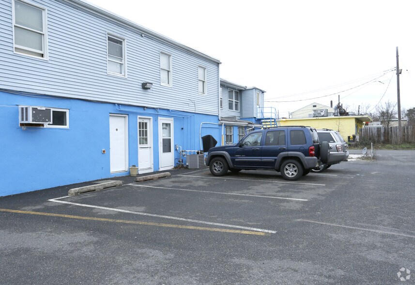 More Photos Of 231 Chambers Bridge Rd, Brick Unknown For Lease