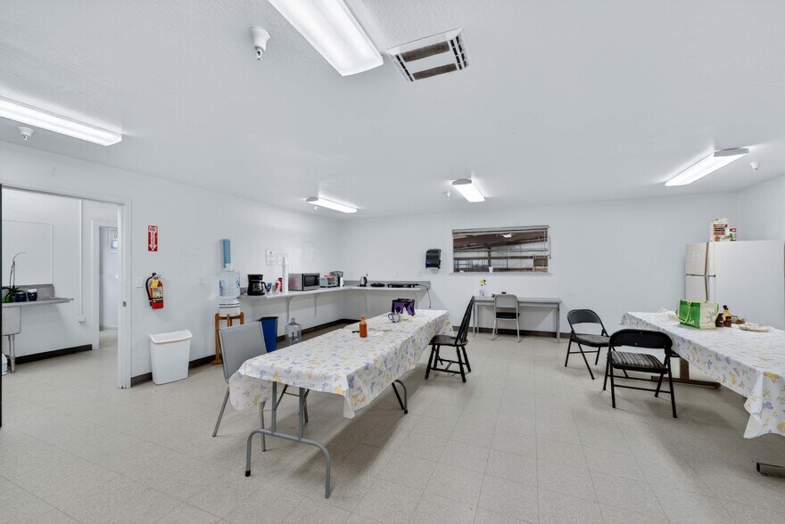 More Photos Of 182 Lewis Rd, Royal Oaks Industrial For Sale