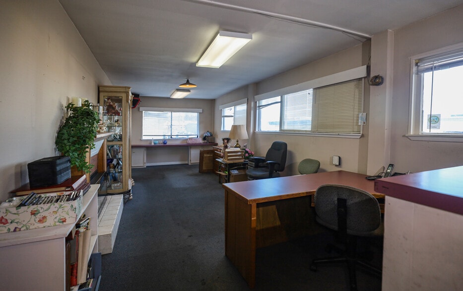 More Photos Of 411 S Jefferson St, Aberdeen Industrial For Sale