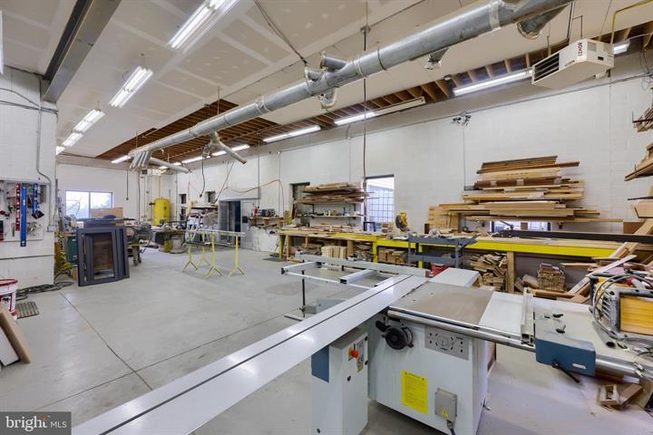 More Photos Of 206 W Kendig Rd, Willow Street Warehouse For Sale