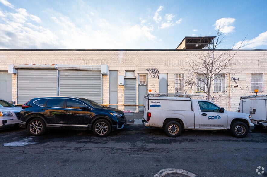 More Photos Of 450 Austin Pl, Bronx Warehouse For Lease