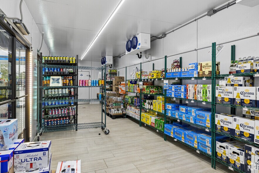 More Photos Of 715 W 4th St, Adel Service Station For Sale