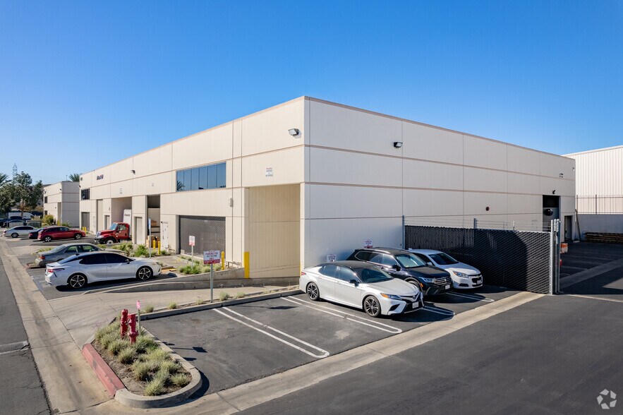 More Photos Of 4553-4557 Firestone Blvd, South Gate Light Manufacturing For Lease
