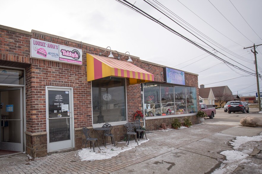 More Photos Of 67353-67365 S Main St, Richmond Storefront For Lease