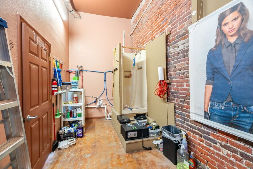 More Photos Of 824 Tennessee Ave, Etowah Storefront Retail Office For Sale