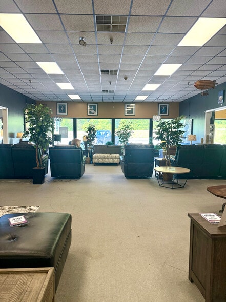 More Photos Of 97 Plaistow Rd, Plaistow Freestanding For Lease