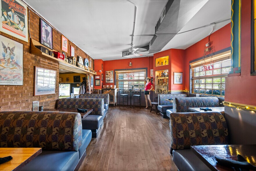 More Photos Of 3538 Columbia Pky, Cincinnati Restaurant For Sale