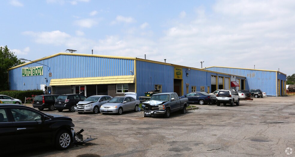 More Photos Of 909 Rohlwing Rd, Rolling Meadows Light Distribution For Lease