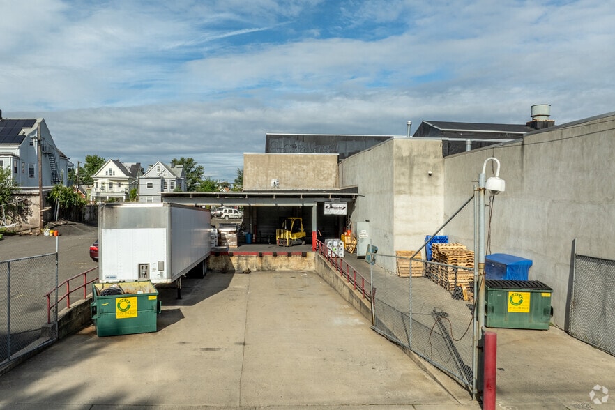 More Photos Of 455 Madison Ave, Paterson Manufacturing For Lease