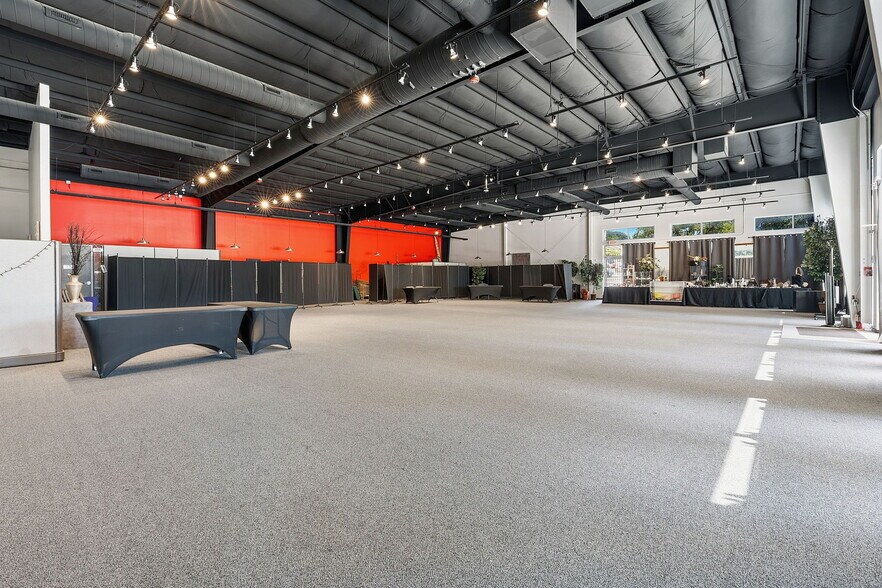More Photos Of 11055 N IH-35, Austin Storefront For Lease