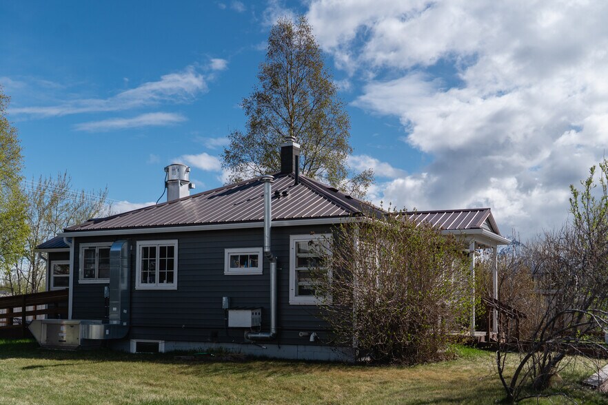 More Photos Of 927 S Cobb St, Palmer Restaurant For Sale