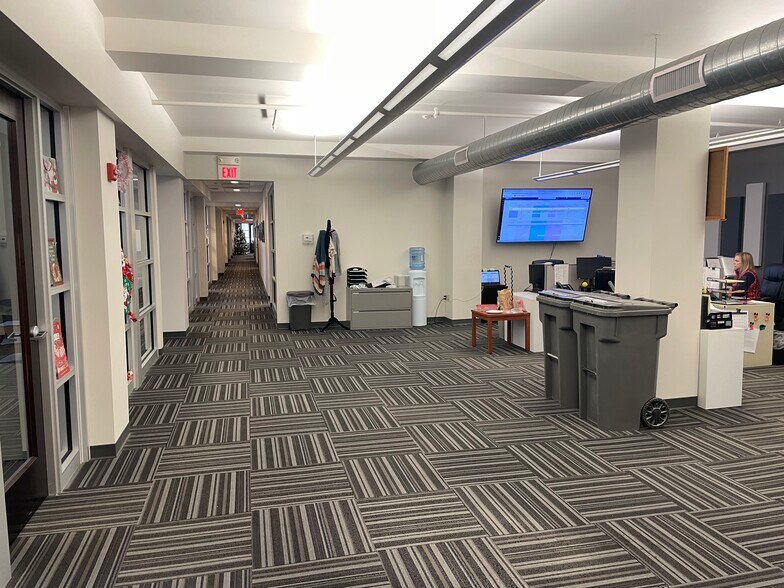 More Photos Of 112 W Jefferson Blvd, South Bend Office For Lease