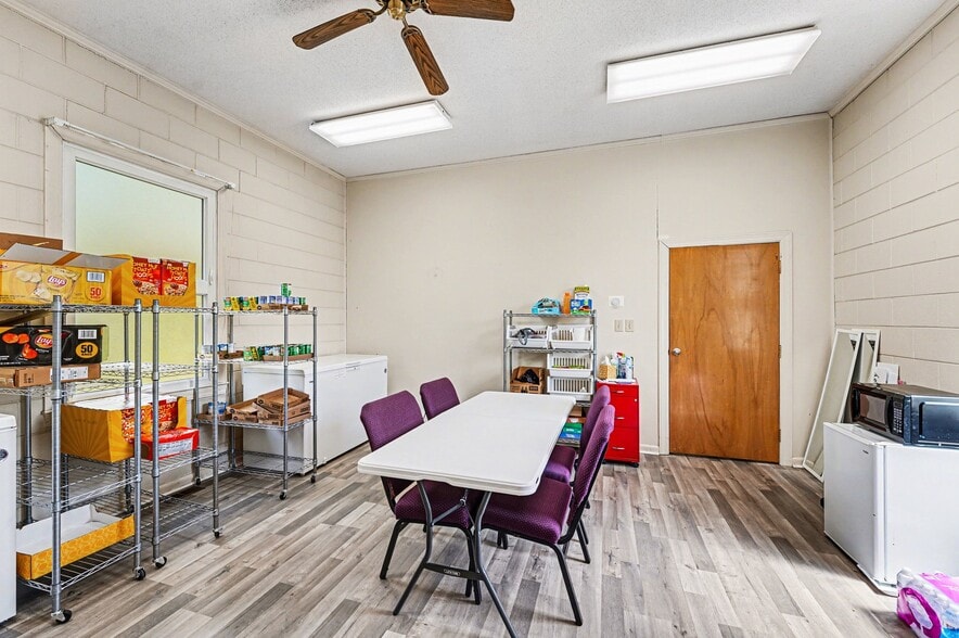 More Photos Of 1381 Lees Chapel Rd, Greensboro Specialty For Sale