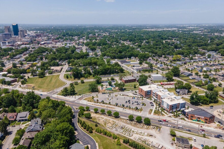 More Photos Of 503 E Third St, Lexington Freestanding For Lease