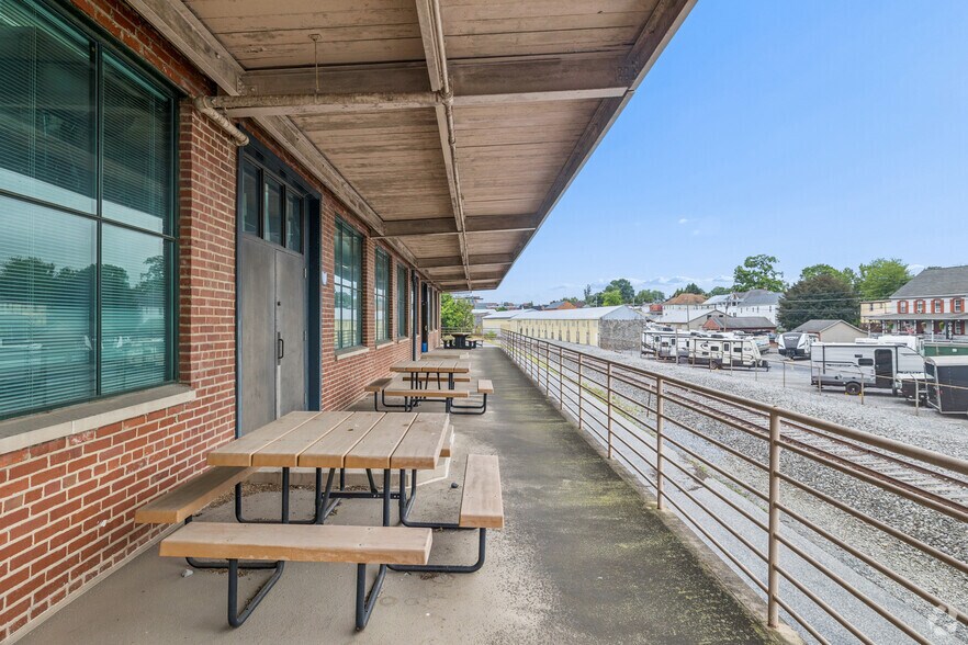 More Photos Of 26 N Cedar St, Lititz Medical For Lease