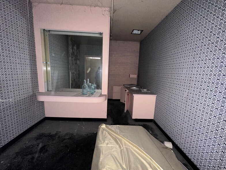 More Photos Of 123 S Union St, Traverse City Freestanding For Sale