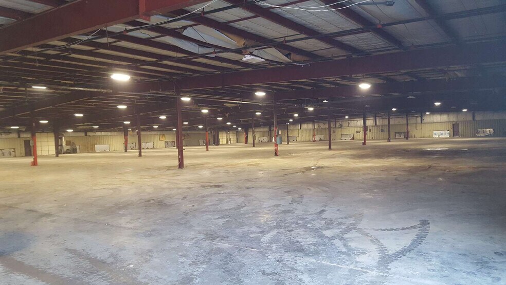 More Photos Of 1615 Radio Hill Rd, Boonville Warehouse For Lease