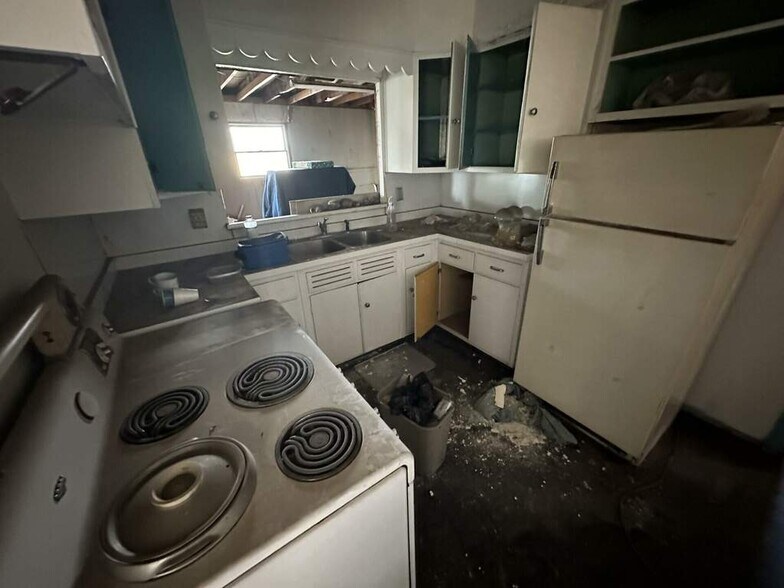 More Photos Of 5440 W Ridge Rd, Gary Light Distribution For Sale