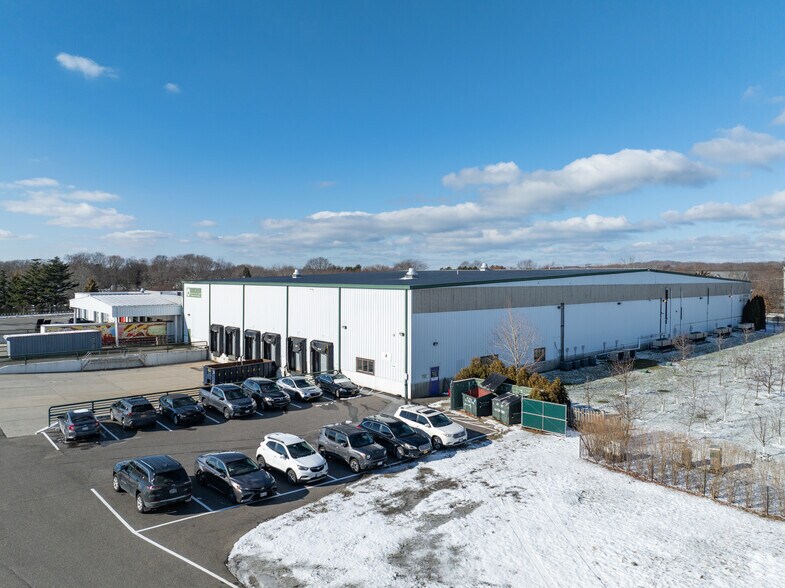 More Photos Of 2711 Sound Ave, Calverton Manufacturing For Sale