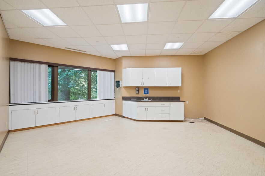 More Photos Of 1015 Michigan Ave, Logansport Flex For Sale