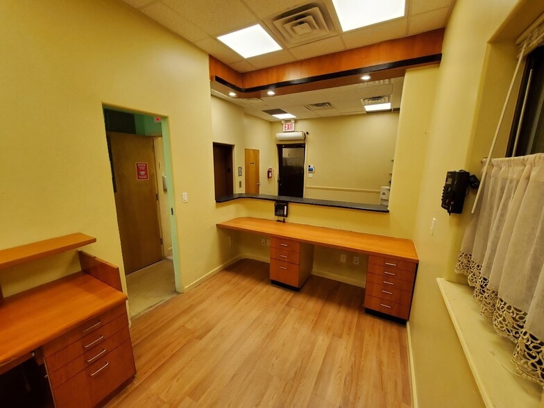 More Photos Of 16040 78th Rd, Flushing Medical For Lease