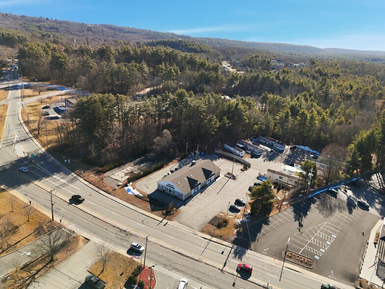 More Photos Of 365 Main St, Sturbridge Storefront For Lease