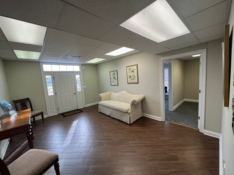 More Photos Of 1900 Manakin Rd, Manakin Sabot Office For Lease