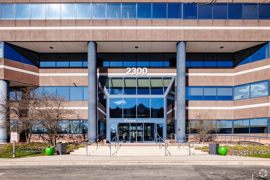 More Photos Of 2300 N Barrington Rd, Hoffman Estates Office For Lease