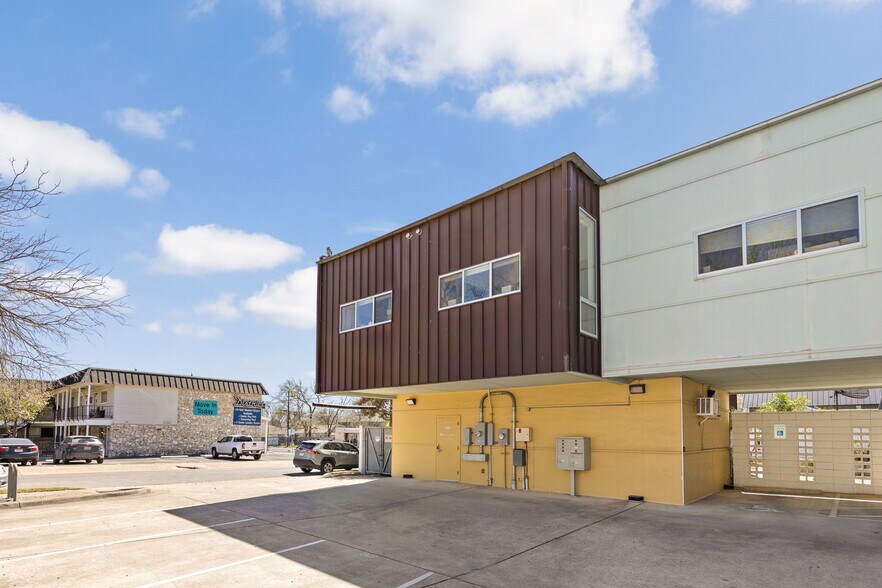 More Photos Of 508 E 53rd St, Austin Loft Creative Space For Sale