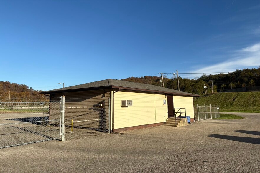 Primary Photo Of 1255 Lakeside Dr, Jackson Warehouse For Sale