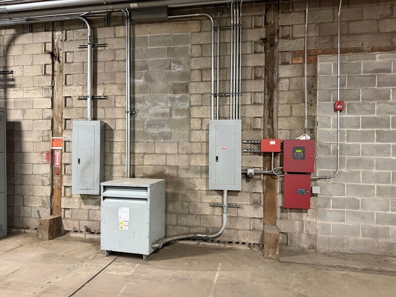 More Photos Of 88 Howard Ave, Bridgeport Warehouse For Lease