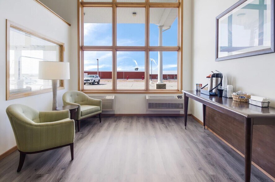 More Photos Of 117 Cody Ave, Alliance Hotel For Sale