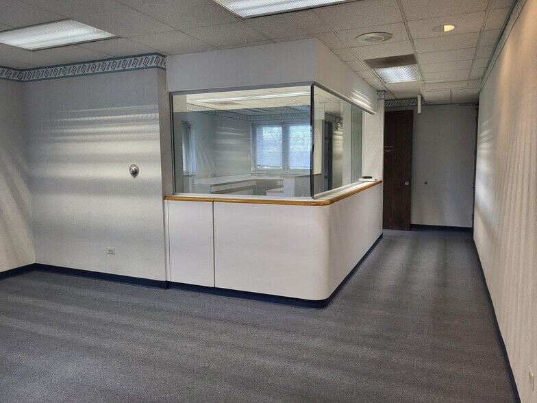 More Photos Of 601 W Central Rd, Mount Prospect Medical For Lease