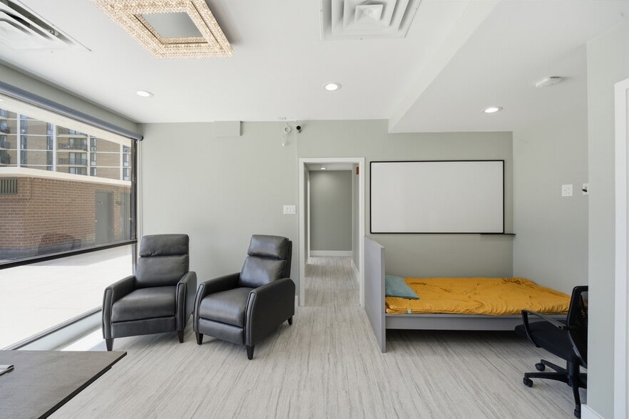 More Photos Of 6800 Fleetwood Rd, McLean Apartments For Sale