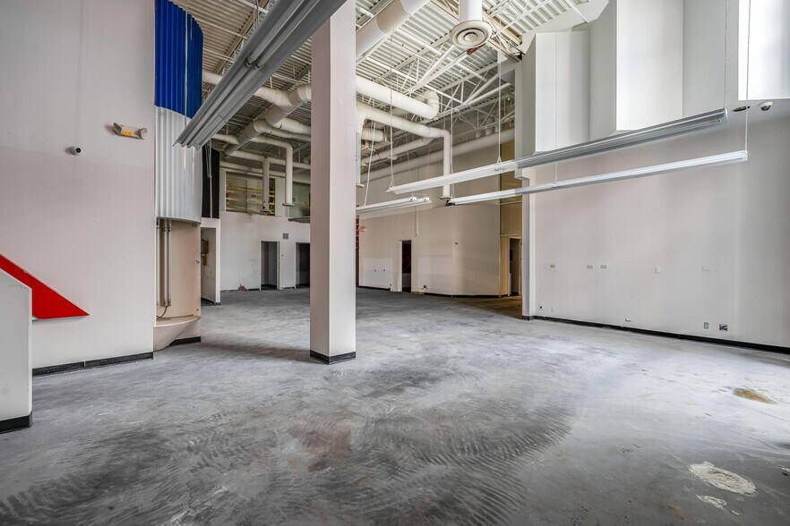 More Photos Of 194 NW 187th St, North Miami Showroom For Sale