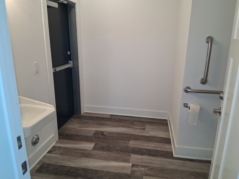 More Photos Of 1000 Creekside Ln, Lynchburg Self Storage For Lease