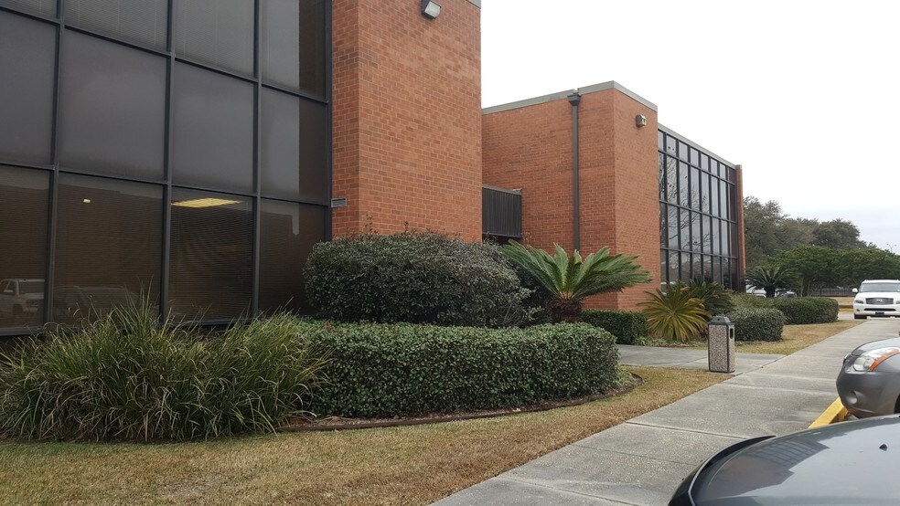 More Photos Of 1720 Kaliste Saloom Rd, Lafayette Office For Lease