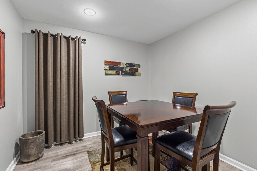 More Photos Of 6606 Old Shell Rd, Mobile Office For Sale