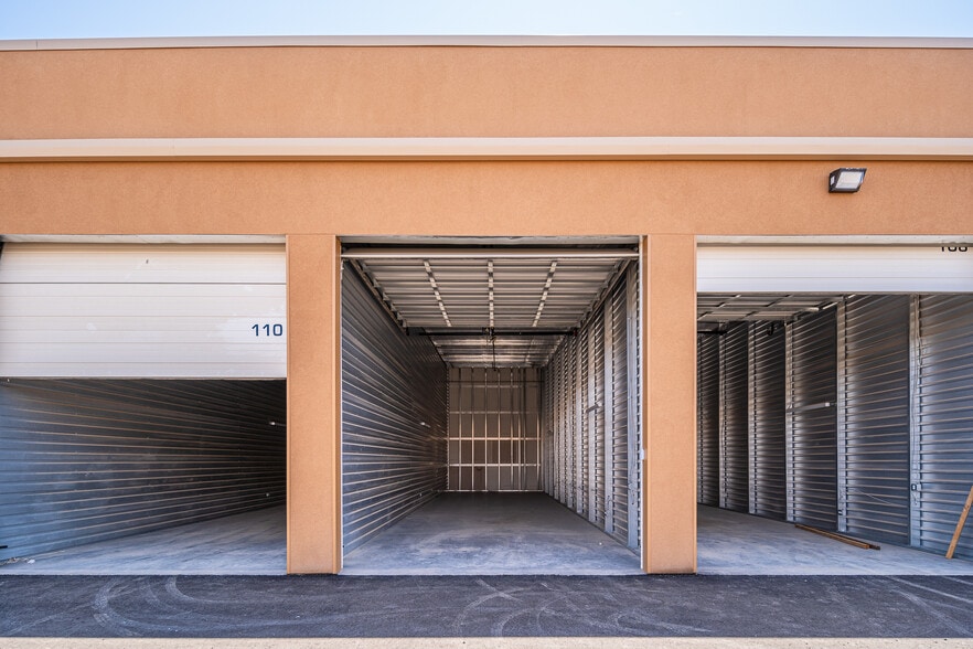 More Photos Of 390 Enterprise Pl, Chandler Self Storage For Sale